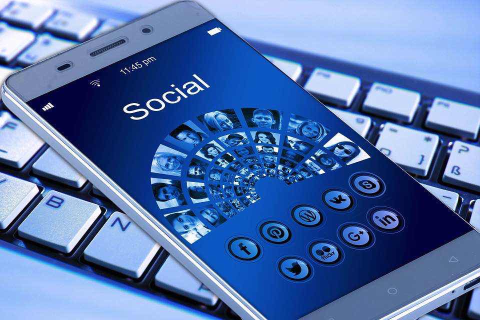 Social Media Smartphone Influencer Marketing