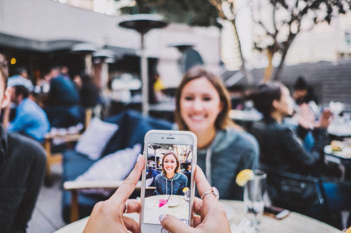 Influencer Marketing Instagram Photo Smartphone Social Media