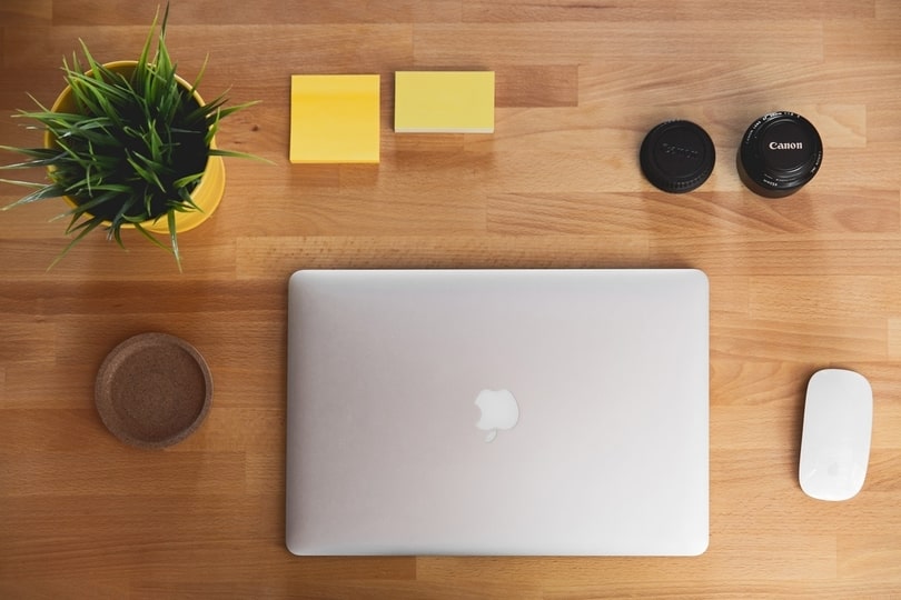 computer on desk to achieve business goals