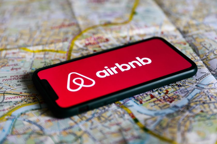 AirBnB Smartphone Logo Map Travel App