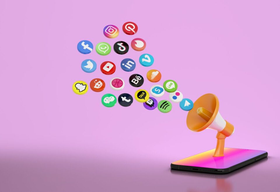 Social Media Marketing Pros and Cons