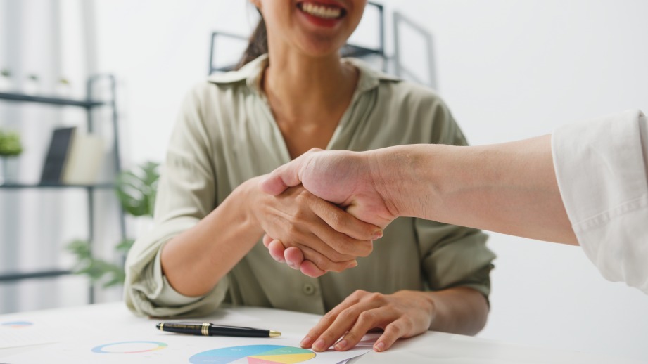 Ability to Negotiate Female Woman Negotiating Negotiation Shaking Hands