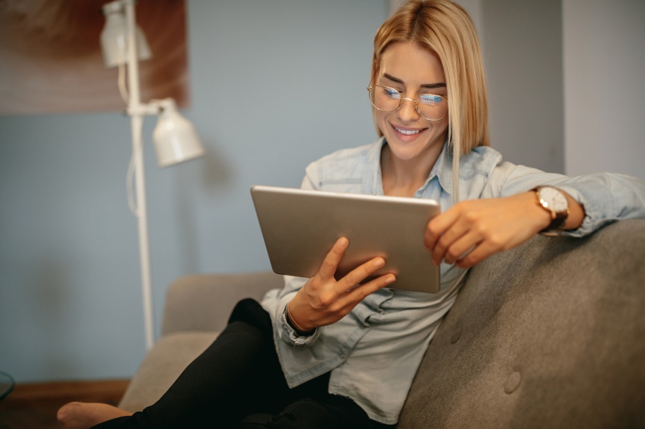 Woman Reading Female Tablet Smile Smiling Happy Reader