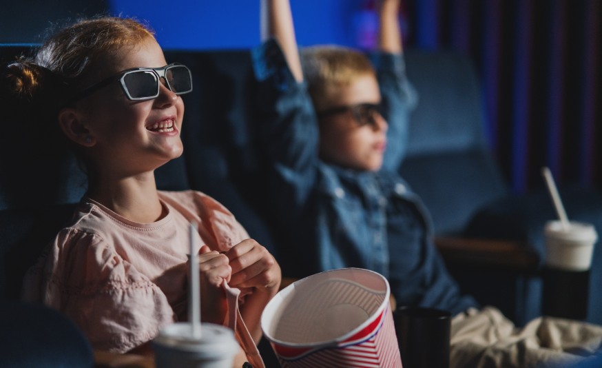 Small Kids Children Happy 3D Glasses Watching Film Movie Popcorn Drinks