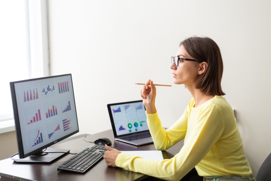 Businesswoman Business Woman Female Laptop Desk Data Analysis Analytics