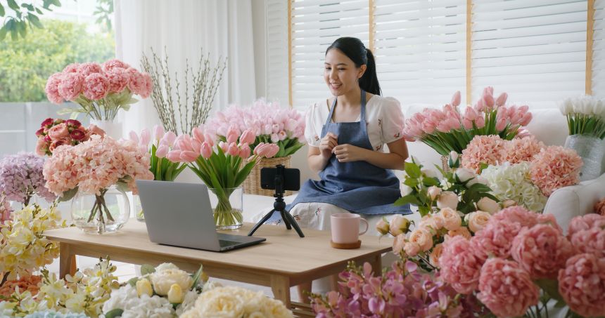 Floral Influencer Marketing Asian Woman Florist Video Vlogging Female Flowers