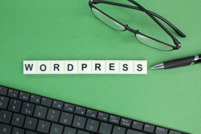 Wordpress Letters Keyboad Pencil Glasses WP