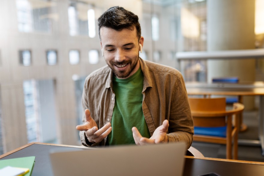 Influencer Marketing Man Male Speaking in front of Laptop Video