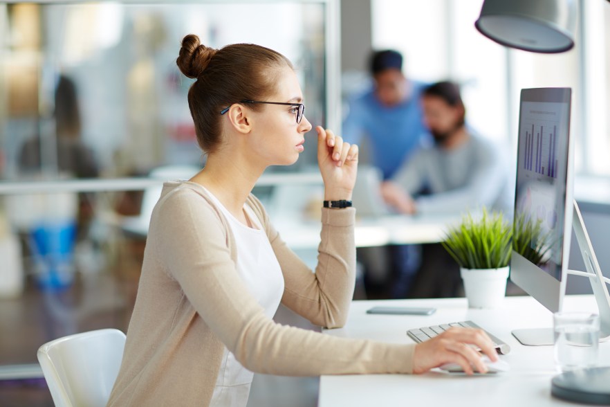 Young Businesswoman Marketing Woman Female Computer Analyzing Data Analytics