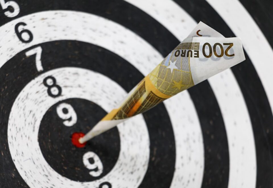 What is a Sales Spiff - The Ultimate Definition